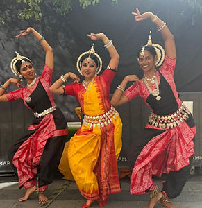Aashvee dance_edited.jpg