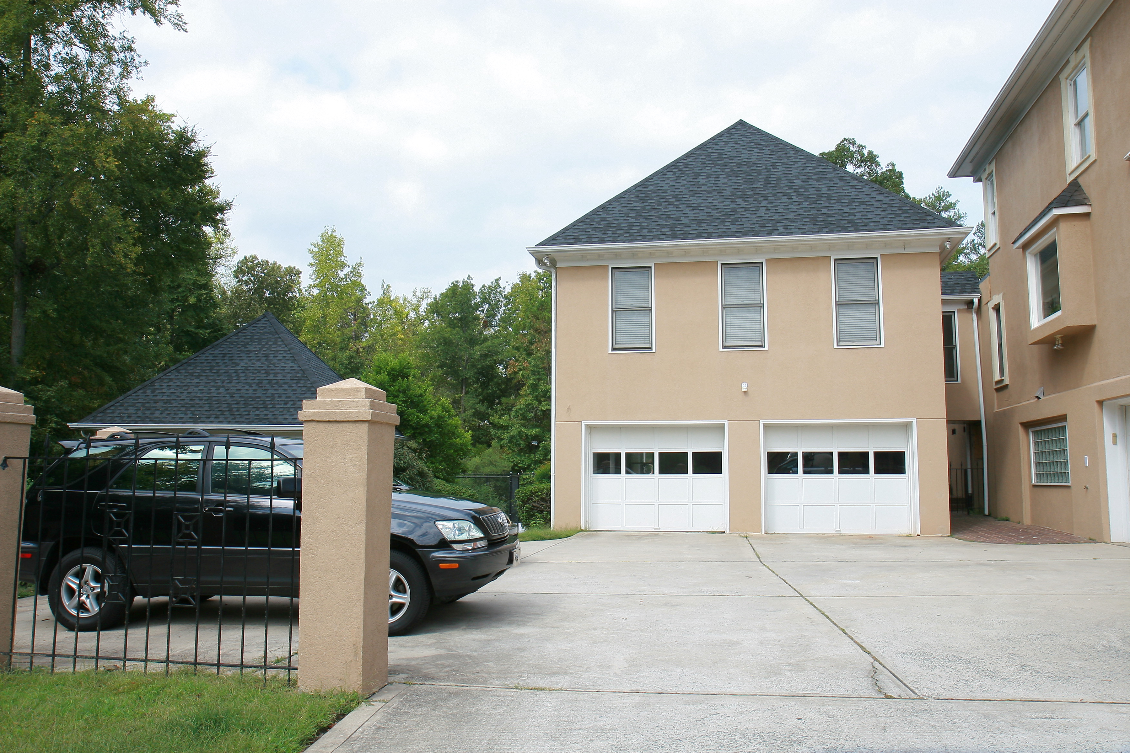 new garage/guesthouse and auto court