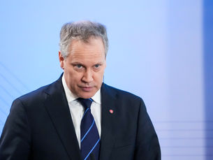 Samferdselsminister Jon-Ivar Nygård kaller onsdag inn Bane Nor og Jerbnanedirektoratet til krisemøte på grunn av forsinkelsene i togtrafikken. Bare ett av fem tog har vært i rute så langt i august. Foto: Ole Berg-Rusten / NTB 