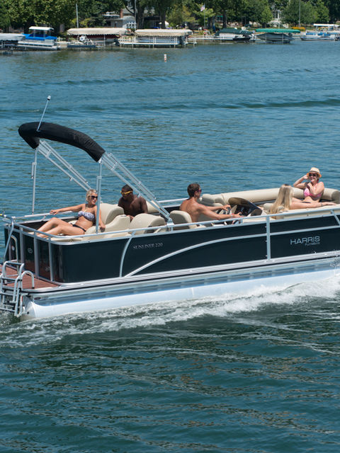 harris-sunliner-220-pontoon-boat-04102020.jpeg