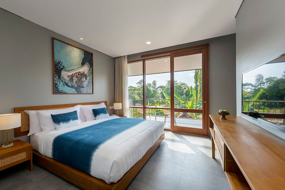 DELUXE ROOM.jpg
