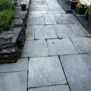 Small Patio - Wallkway