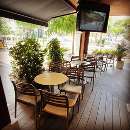 terraza de new incógnito café en Benidorm 