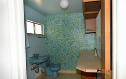 Bath/Laundry Room