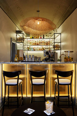 Interior restaurant lounge bar sisustus sisustusarkkitehtuuri Marika Aro ravintola ravintolan sisustus kaarevat sohvat