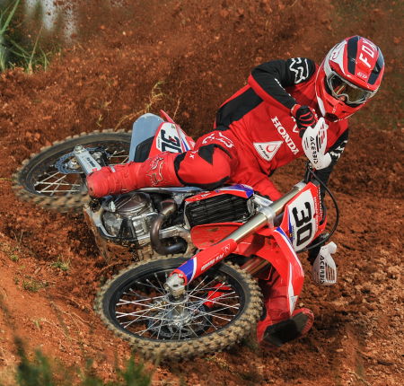Imagem do Hector assuncao andando de motocross