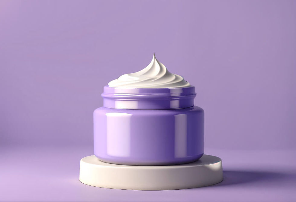 O ChatGPT disse: A imagem mostra um frasco de creme cosmético em estilo 3D, com visual moderno e minimalista. O pote é arredondado, brilhante e tem uma cor lilás suave, transmitindo sensação de cuidado, leveza e estética clean. Ele está aberto, exibindo o creme branco no interior, modelado em um formato de pico suave e elegante, como uma pequena espiral. O frasco está apoiado sobre uma base circular clara, que destaca ainda mais o produto. O fundo também é lilás, criando uma composição harmoniosa, delicada e bastante usada em campanhas de skincare, beleza e bem-estar. Todo o visual passa um toque premium e profissional.