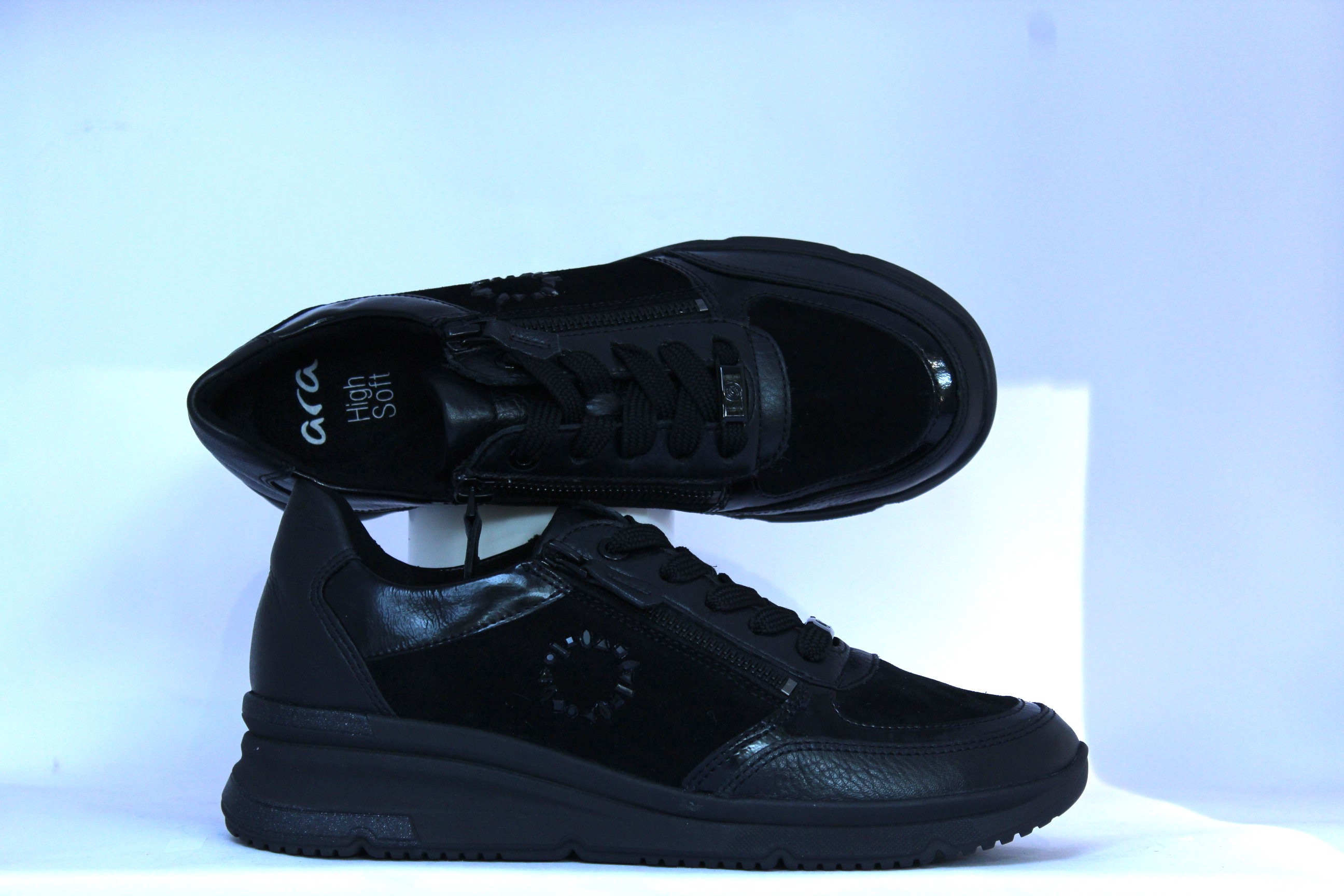 Sneakers lacci+zip pelle camoscio nera