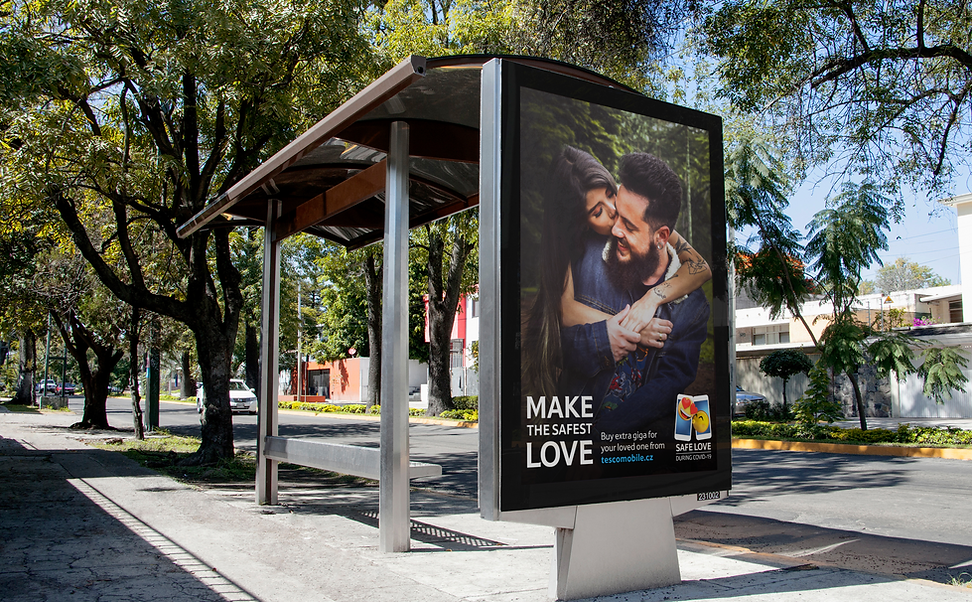 modern-ad-mockup-on-a-bus-stop.png