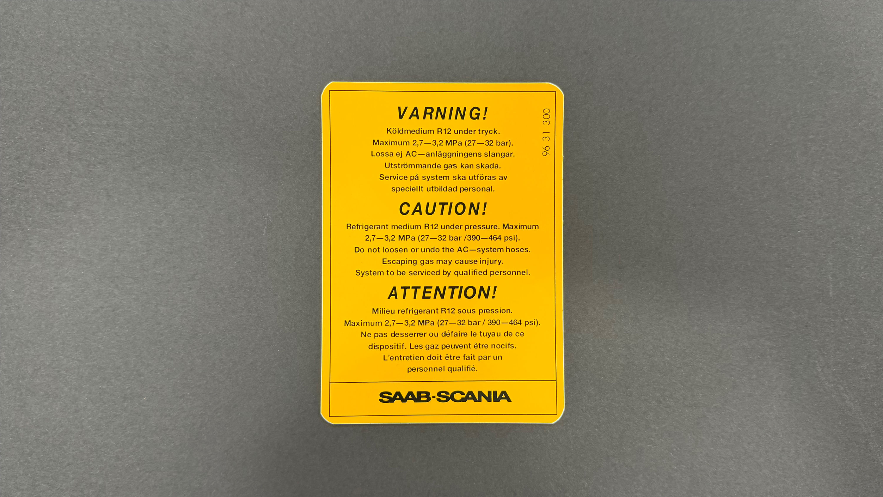 A/C pressure warning sticker — Saab 900, 9000 (9631300)