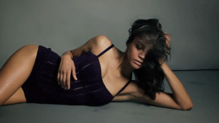 Zoe Saldana.gif