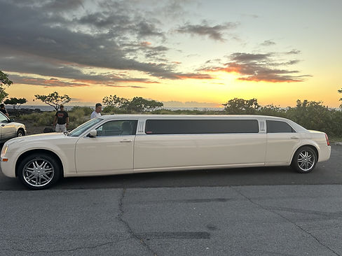 Bentley Creme colored Chrylser 300 stretch limo with hawaii sunset