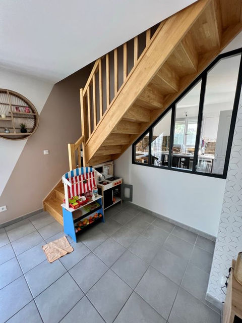 Verrière sur mesure sous l'escalier Projet Renov