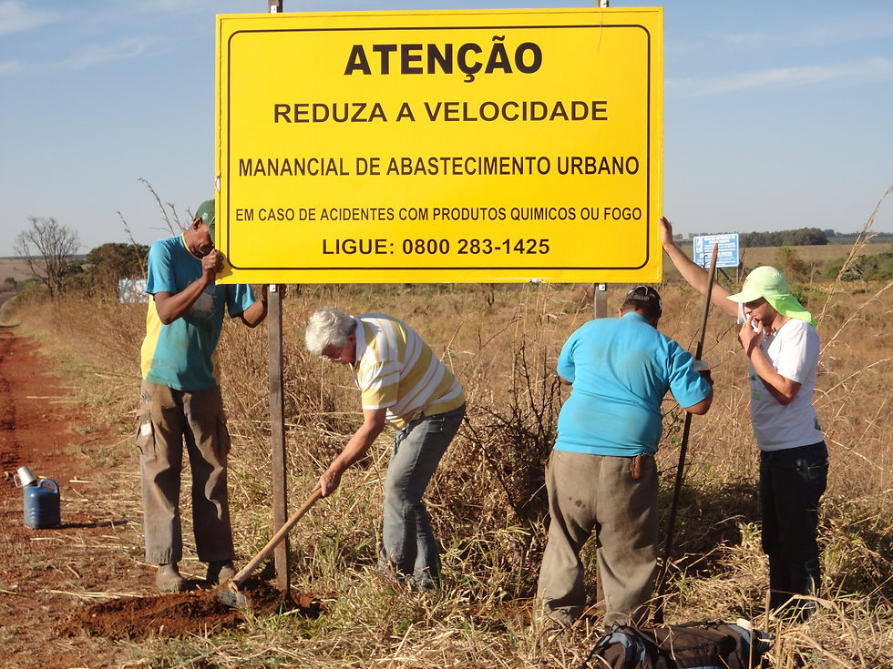 Placas e outdoors