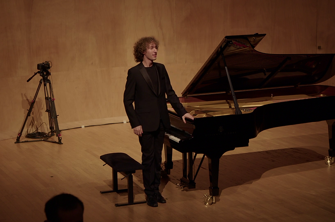 vlcsnap-2022-12-23-12h31m58s477- WIX.png