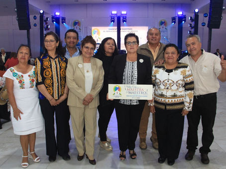 Reconoce Jenaro Martínez a docentes jubilados en el marco del Día del Maestro 2025