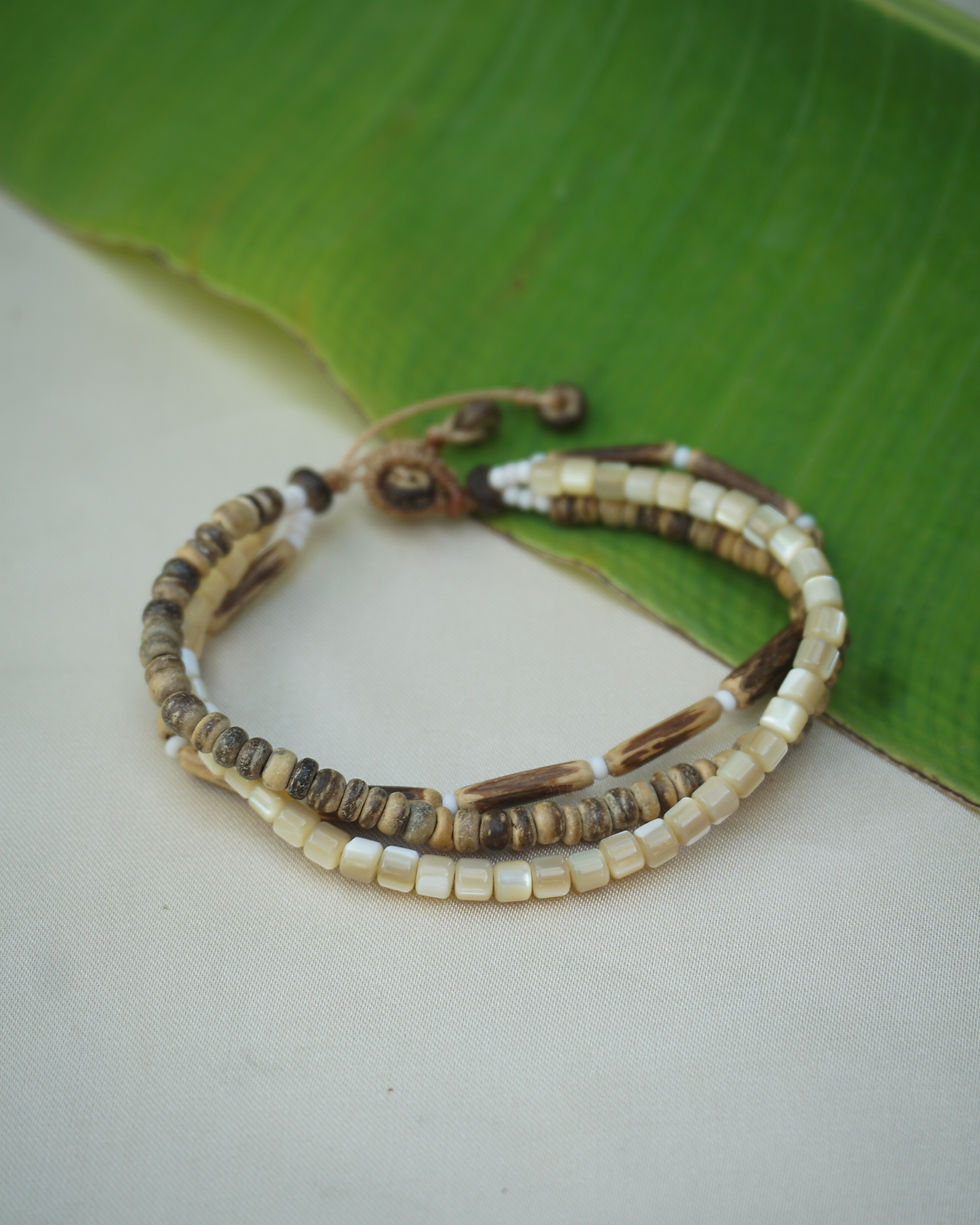 Thumbnail: Neutral-toned bracelet with natural materials