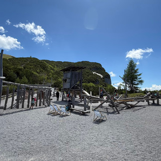 Spielplatz im Tirassic Park