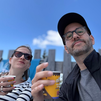Hubby und ich mit Kaffeeeee