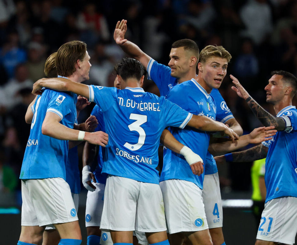 Serie A, Napoli travolgente: 4-0 alla Cremonese e festa Inter rimandata