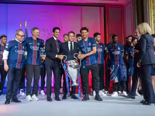 PSG, Parigi in festa per la Champions: migliaia di tifosi accolgono la squadra