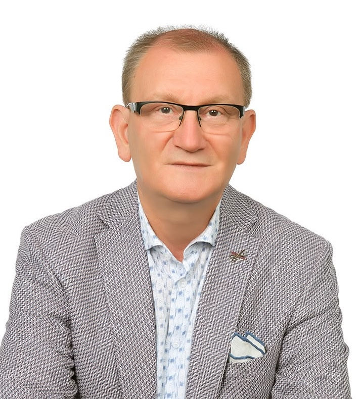 KÜTÜPHANECİLİK MESLEĞİNDE KÜLTÜREL BELLEK, TOPLUMSAL KATKI VE YÖNETİM DENEYİMİ