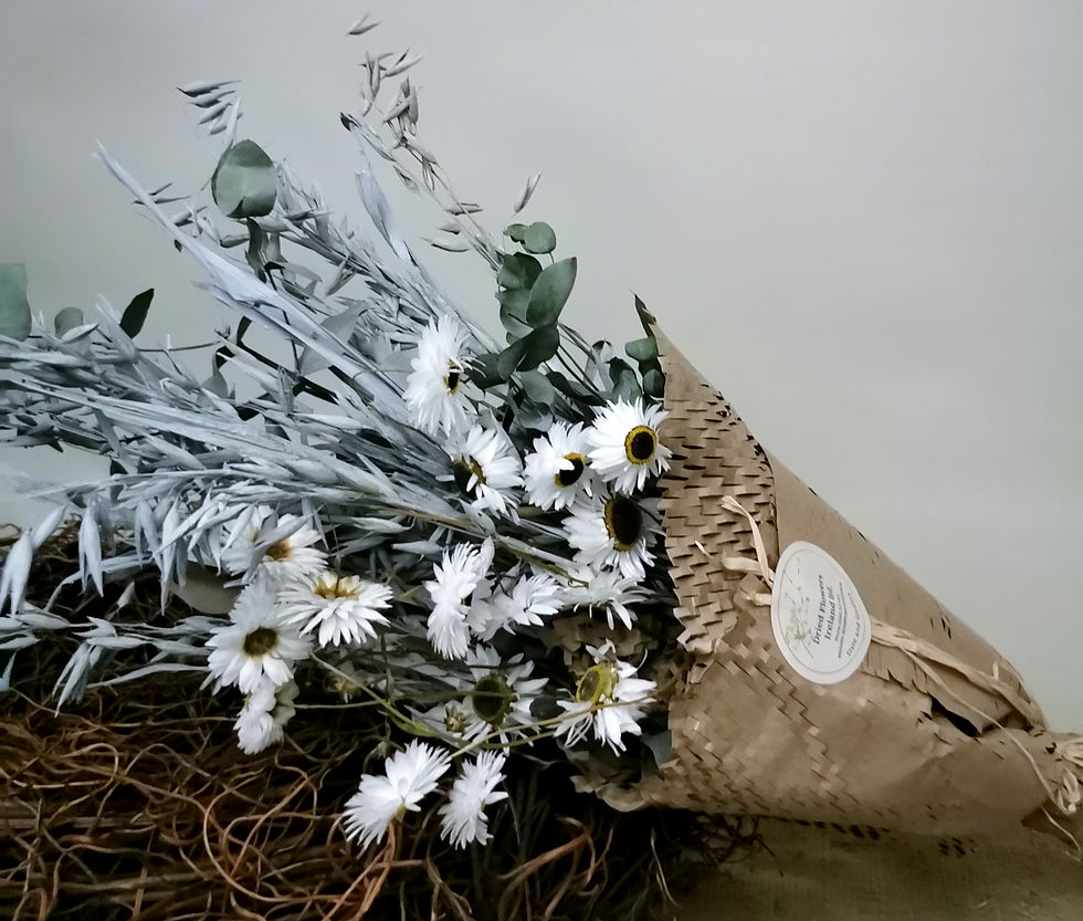 Dried Flowers Bouquet Grey White