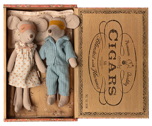 Maileg Mum and Dad in cigar box | Dutchman's Market