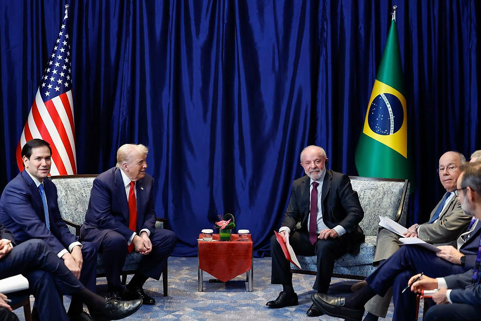 Presidente Lula durante encontro com o Presidente dos Estados Unidos, Donald Trump, durante a 47ª Cúpula da Associação de Nações do Sudeste Asiático - ASEAN.