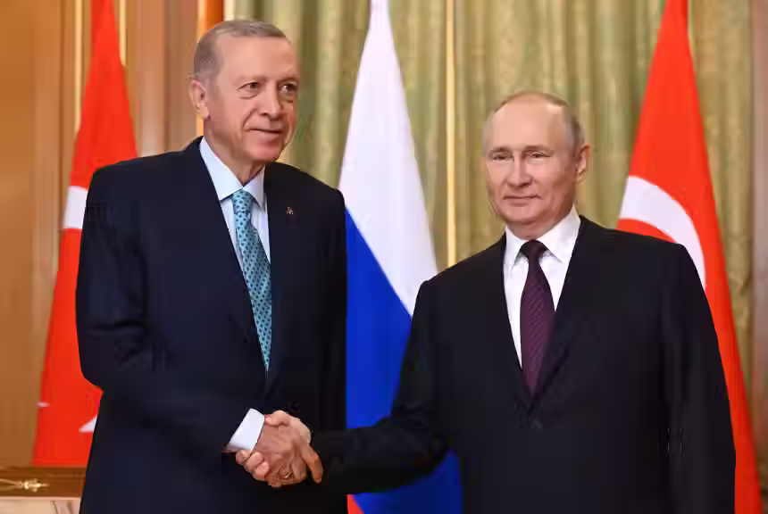 Ni Orient ni Occident : la stratégie de survie de la Turquie