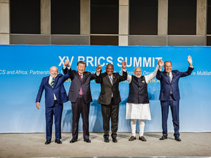 Presidentes do Brasil, China, África do Sul, Índia e o chanceler da Rússia durante a Cúpula dos BRICS em Joanesburgo (2023)