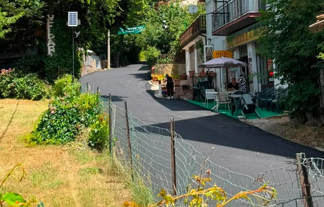 Casali del Manco, prosegue il piano asfaltature: completata la bitumazione di via Cesare Curcio a Lorica