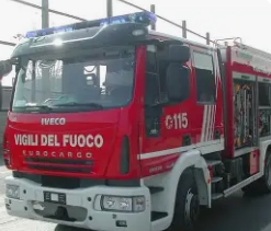 Corigliano Rossano, incendio nella notte: danneggiato un autolavaggio