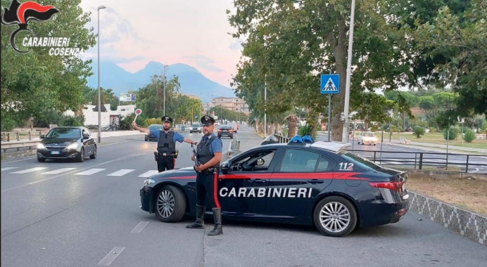 Belvedere Marittimo, arrestato un latitante di 56 anni: era fuggito dai domiciliari dopo l’aggressione a una dipendente comunale