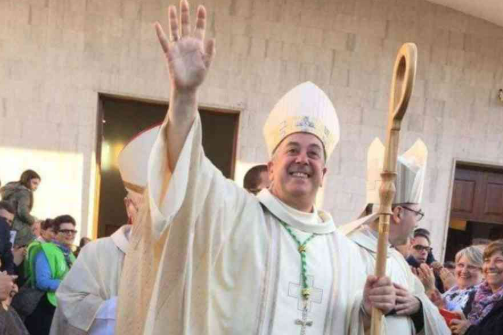 Corpus Domini a Cosenza, fedeli in processione con l’arcivescovo Checchinato