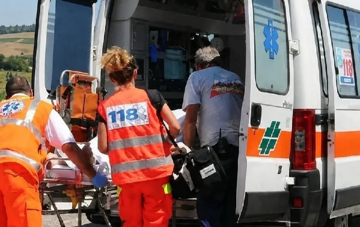 Lamezia Terme, camion investe un ciclista sulla SS18: è gravissimo