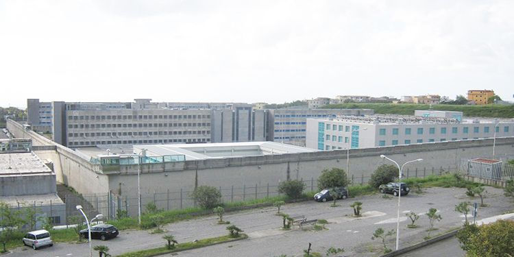 Aggressione nel carcere di Catanzaro: agente ferito, Consipe chiede interventi urgenti