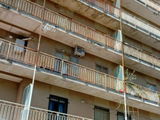 Catanzaro, madre e figli caduti insieme dal balcone: l’autopsia chiarisce la dinamica