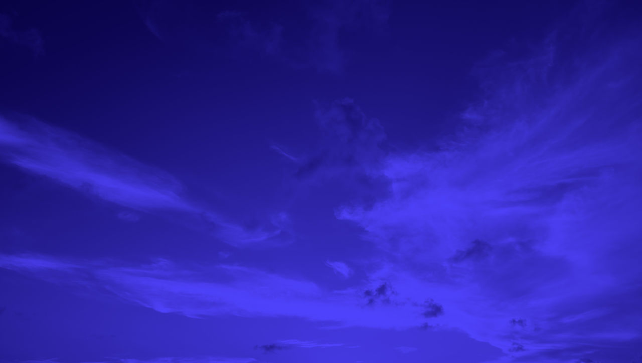 beautiful-colored-cloudy-evening-sky-abstract-sk-2023-11-27-05-03-10-utc.jpg