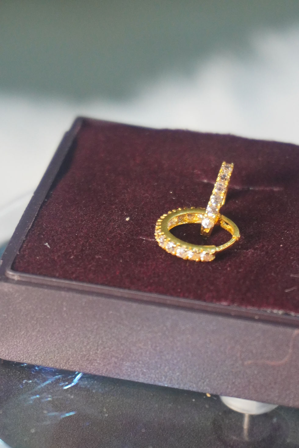 Thumbnail: Elegant 18K Gold Single Bali Earring with Stone – 0.870 gm