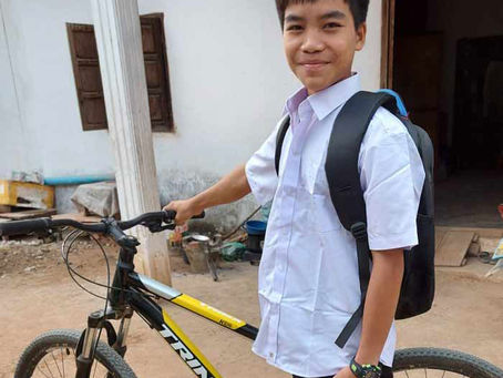 Laos: Teenager Kicked Out