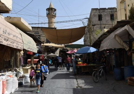 Middle East: Extremists Threaten Pastor with Knives