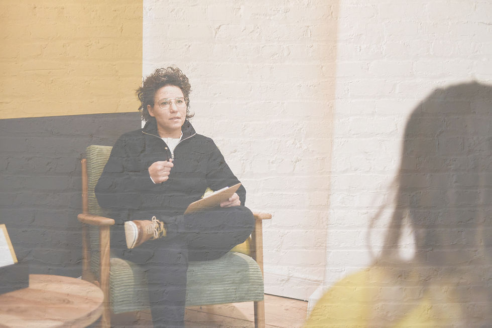 Mein Ansatz, Therapieraum, Prokrastination, Dinge aufschieben, Mann resigniert, Therapeutisches Boxen, TeCura, Dena Moncef, Heipraktiker Psychotherapie, Coaching, Köln Südstadt