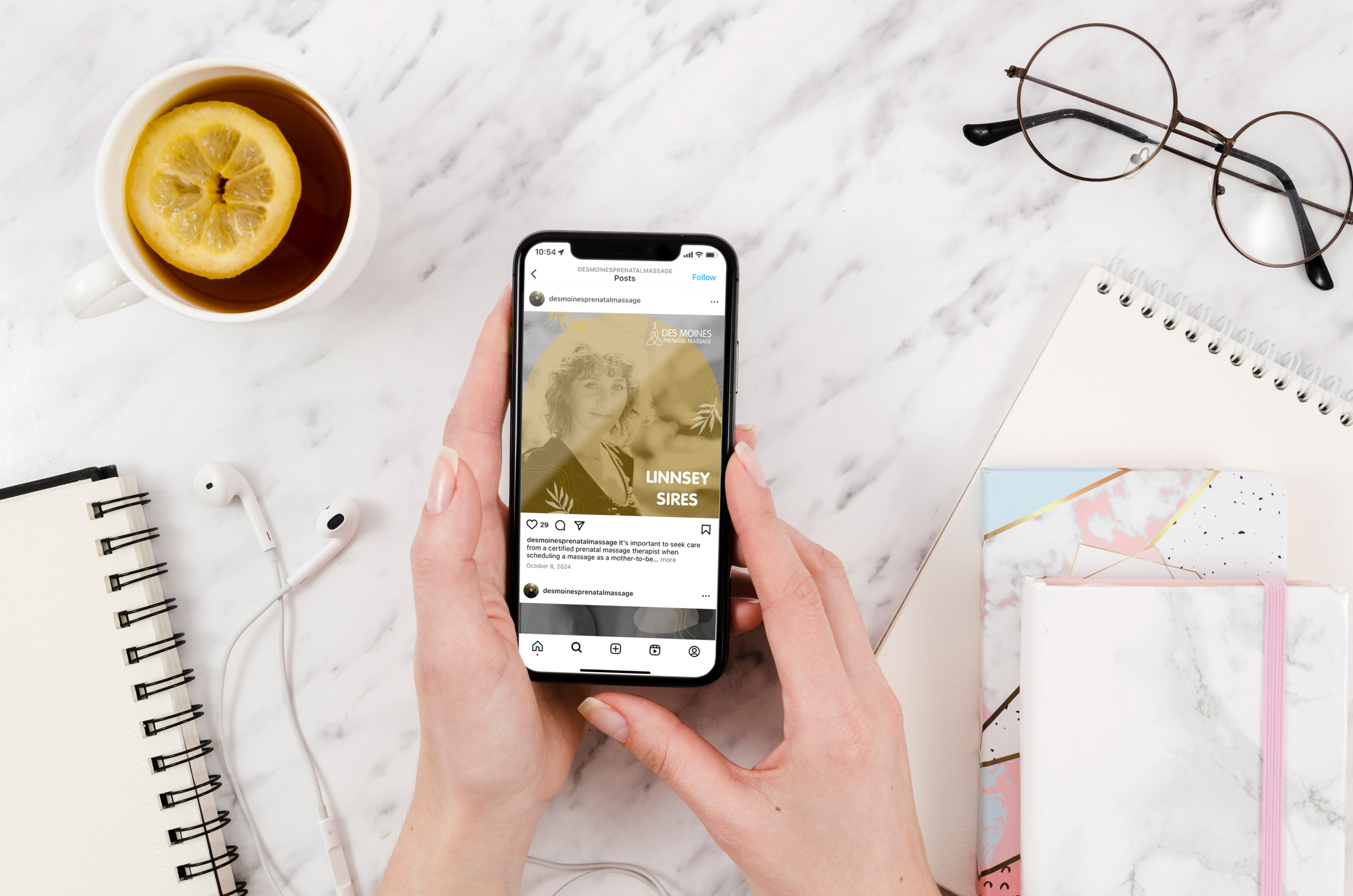 Mockup_iPhone_smartphone_top view_desk_marble_tea_notebooks.jpg