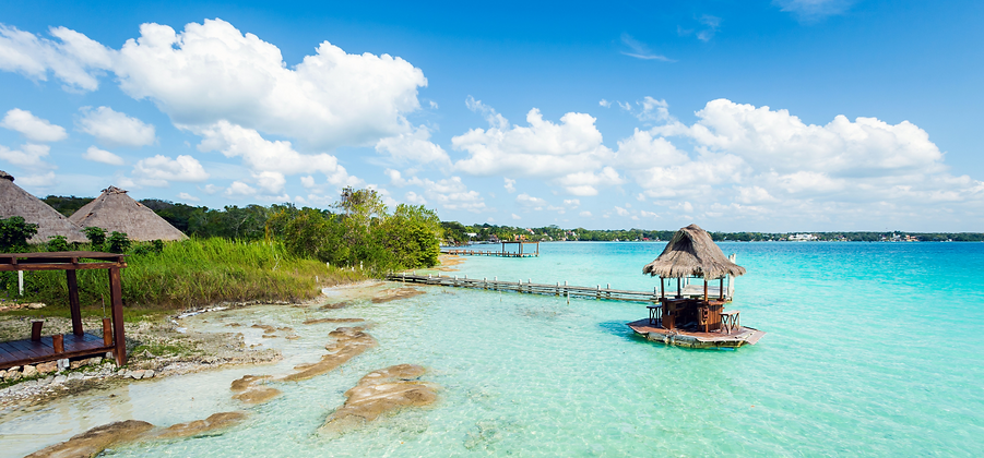 Lagune de Bacalar au Mexique – les sept nuances de bleu en pleine lumière