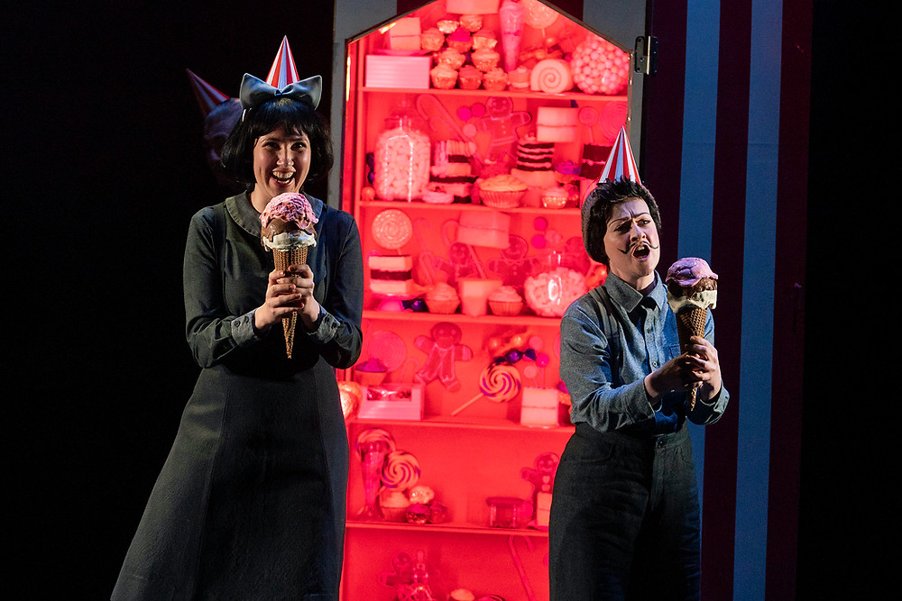 L-R: Amy Ní Fhearraigh (Gretel) and Raphaela Mangan (Hansel). Image by Patrick Rdedmond.