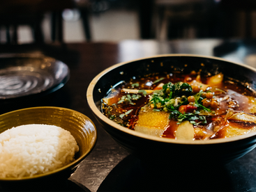 学生食堂に新メニュー登場！本格四川風麻婆豆腐定食が新登場！