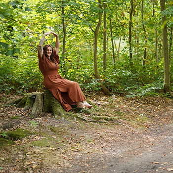Carmen laat haar speelse kant zien als symbool voor uniek-zijn vanuit Human Design