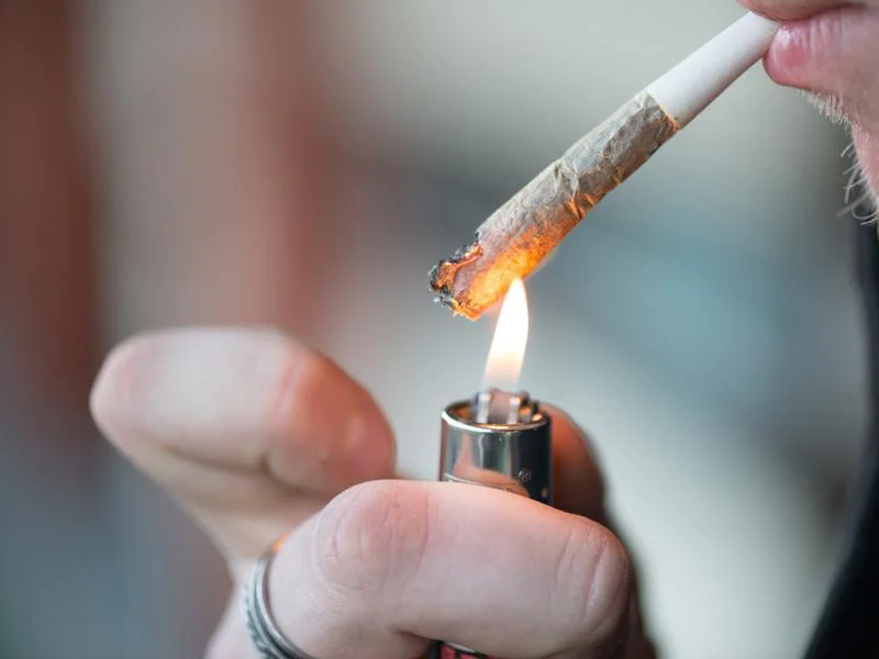 shutterstock-dependence-separately-tobacco-cannabis-cannabis-psychological_61044590-43fd-1