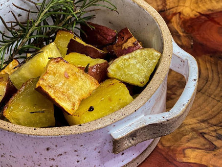 Batata doce assada, com alecrim, alho e azeite
